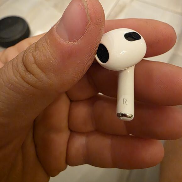 Apple Airpods 3rd Generation A2897 Lightning Charging Case rigth Earbud Only - Picture 5 of 13